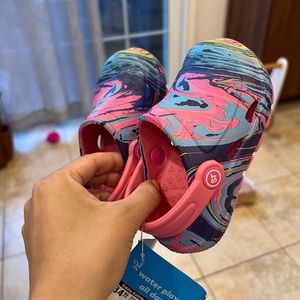 NIB Stride Rite 360 croc sandal Size 6